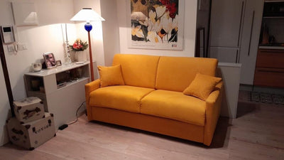 Arreda la sala con il Divano Letto 2 Posti in giallo girasole
